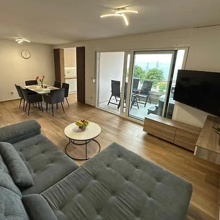 Apartman Luxury And App F *
